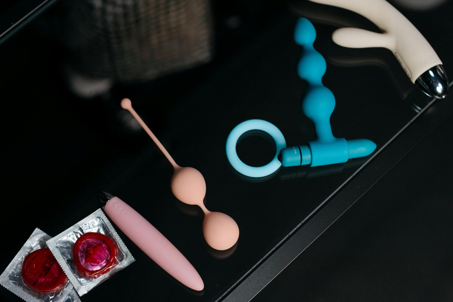 Sex toys and app‑controlled vibrators – handheld rose‑gold massager – THE PULSE CODE